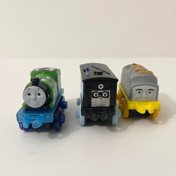 Lot of 9 Fisher Price Thomas and Friends Minis Train Engines - Picture 3 of 16